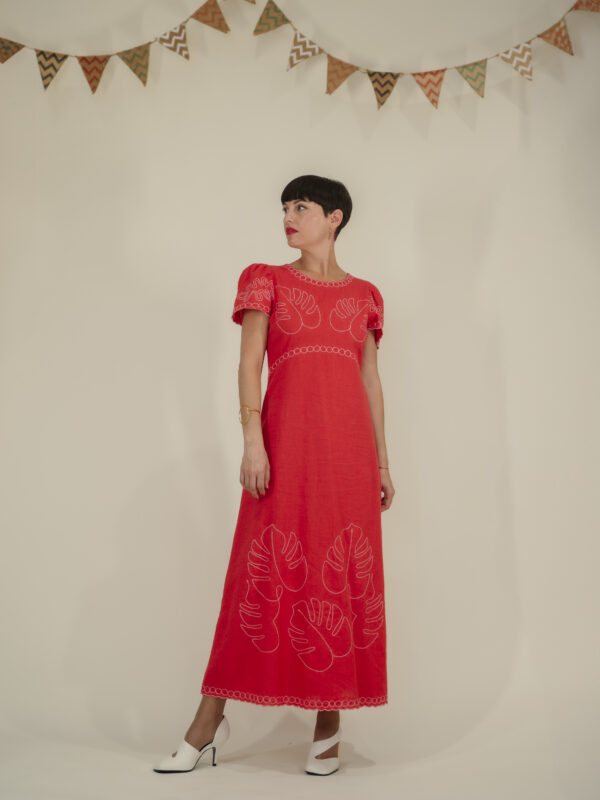 VESTIDO LARGO CORAL HOJAS BORDADAS