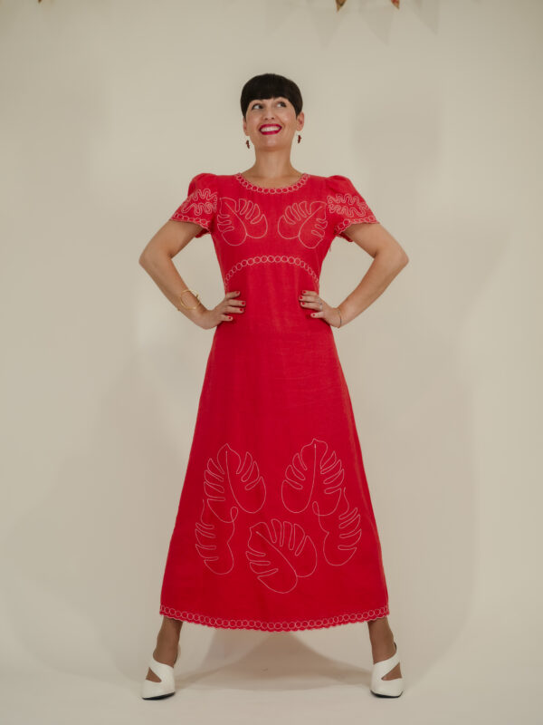 VESTIDO LARGO CORAL HOJAS BORDADAS