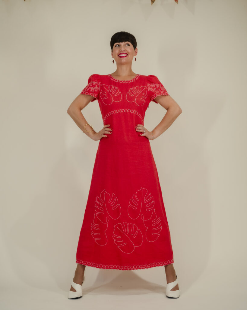 VESTIDO LARGO CORAL HOJAS BORDADAS