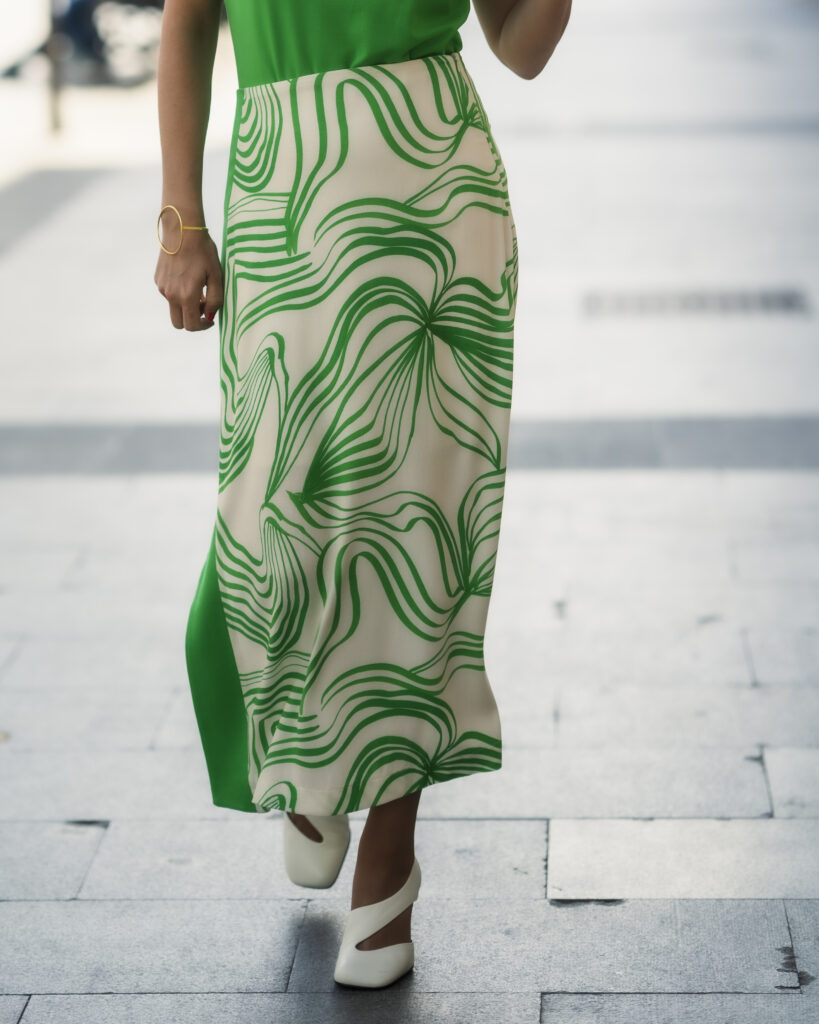 FALDA MDI BEIGE HOJAS VERDES